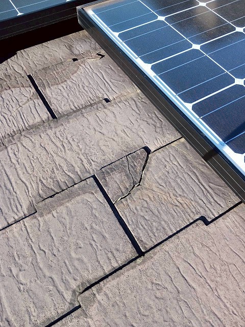 劣化した屋根材